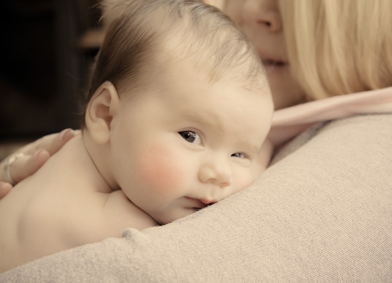 母乳喂养教程视频，新手妈妈的哺乳指南