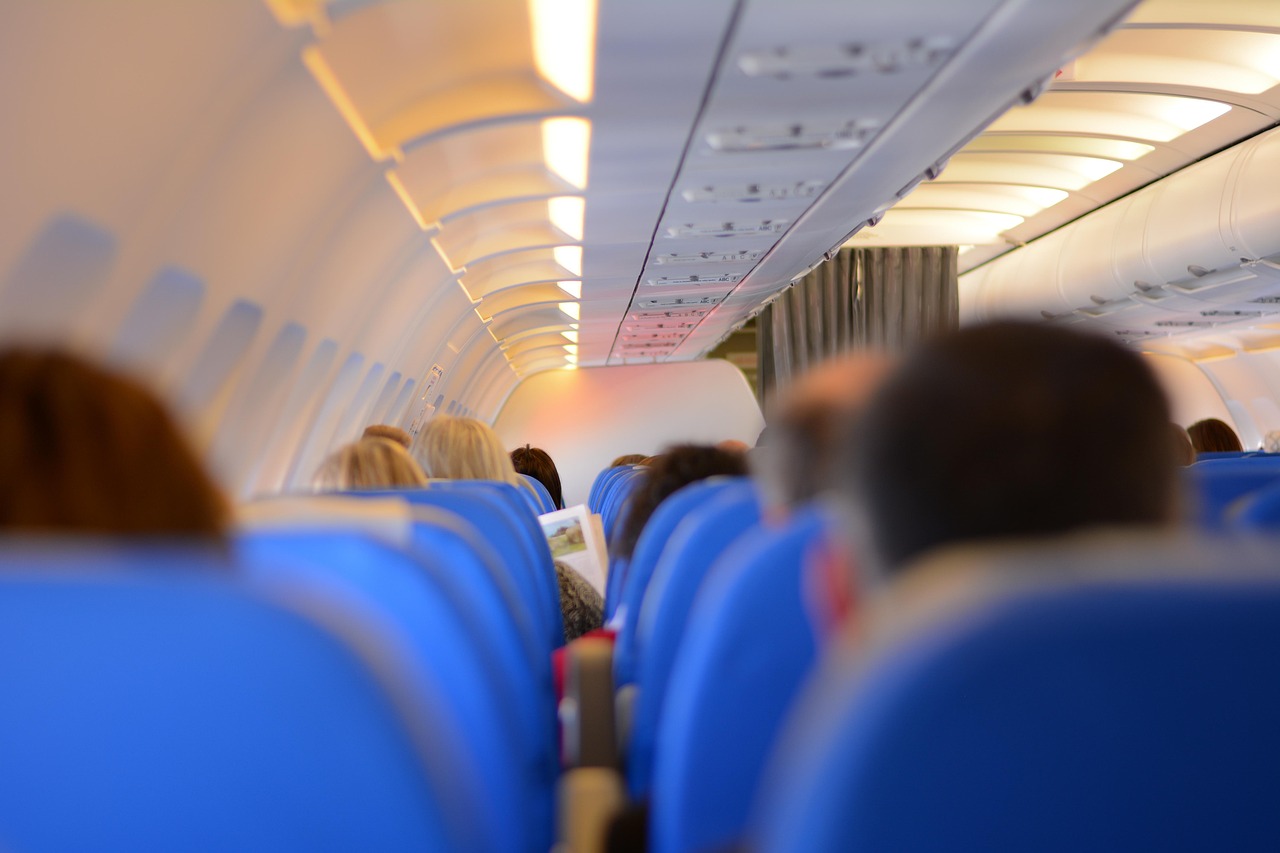 全球航空业面临挑战，最新航班感染情况及应对策略分析