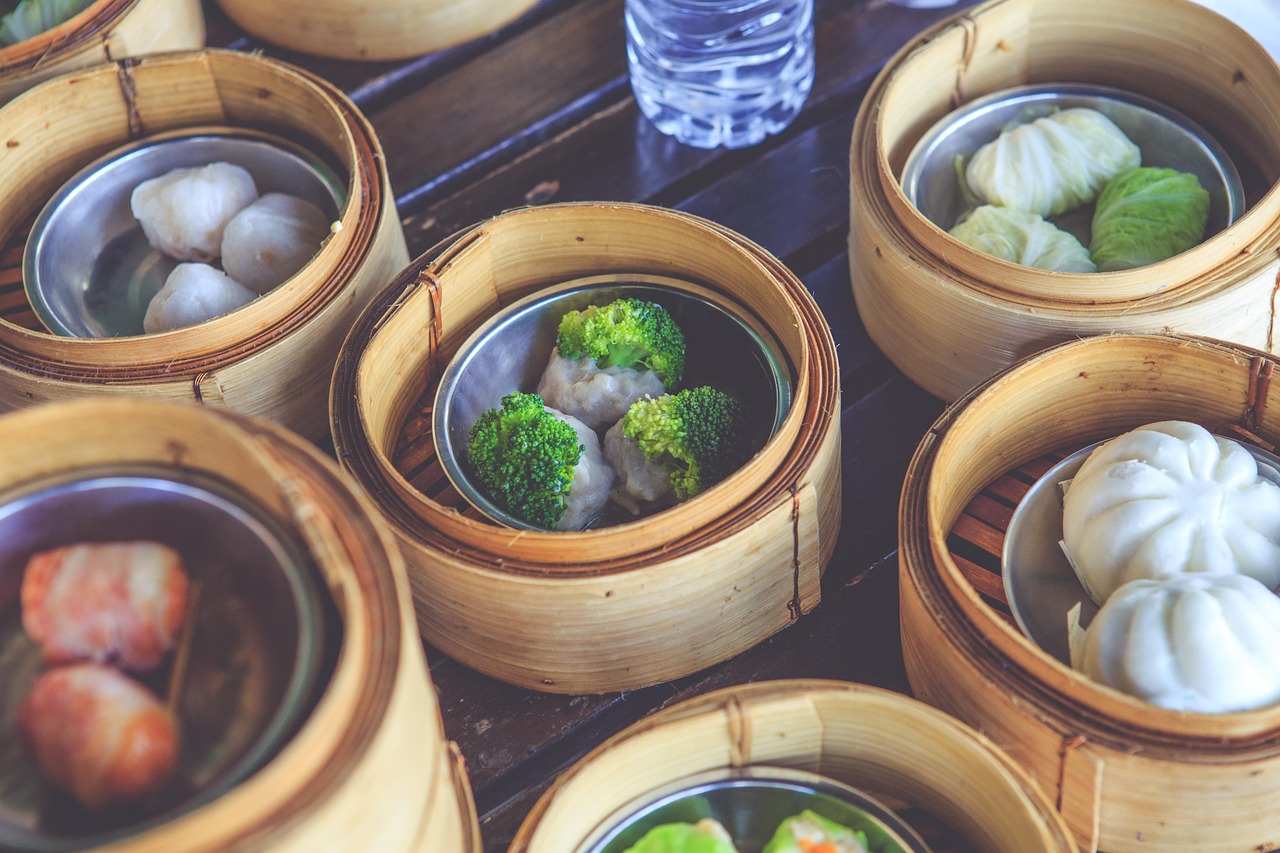 探寻十二道风味新篇背后的美食故事与文化内涵
